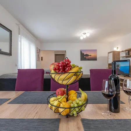 Holiday Home Galizana فيلة Galižana