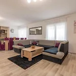 Holiday Home Galizana Vila