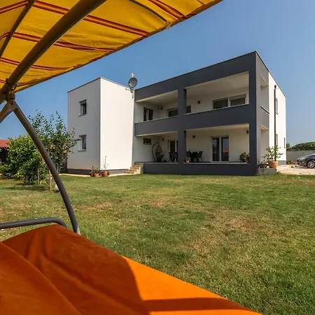Holiday Home Galizana Willa Galižana