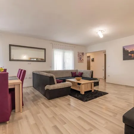 Holiday Home Galizana Willa *