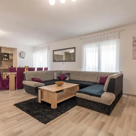 Holiday Home Galizana 别墅